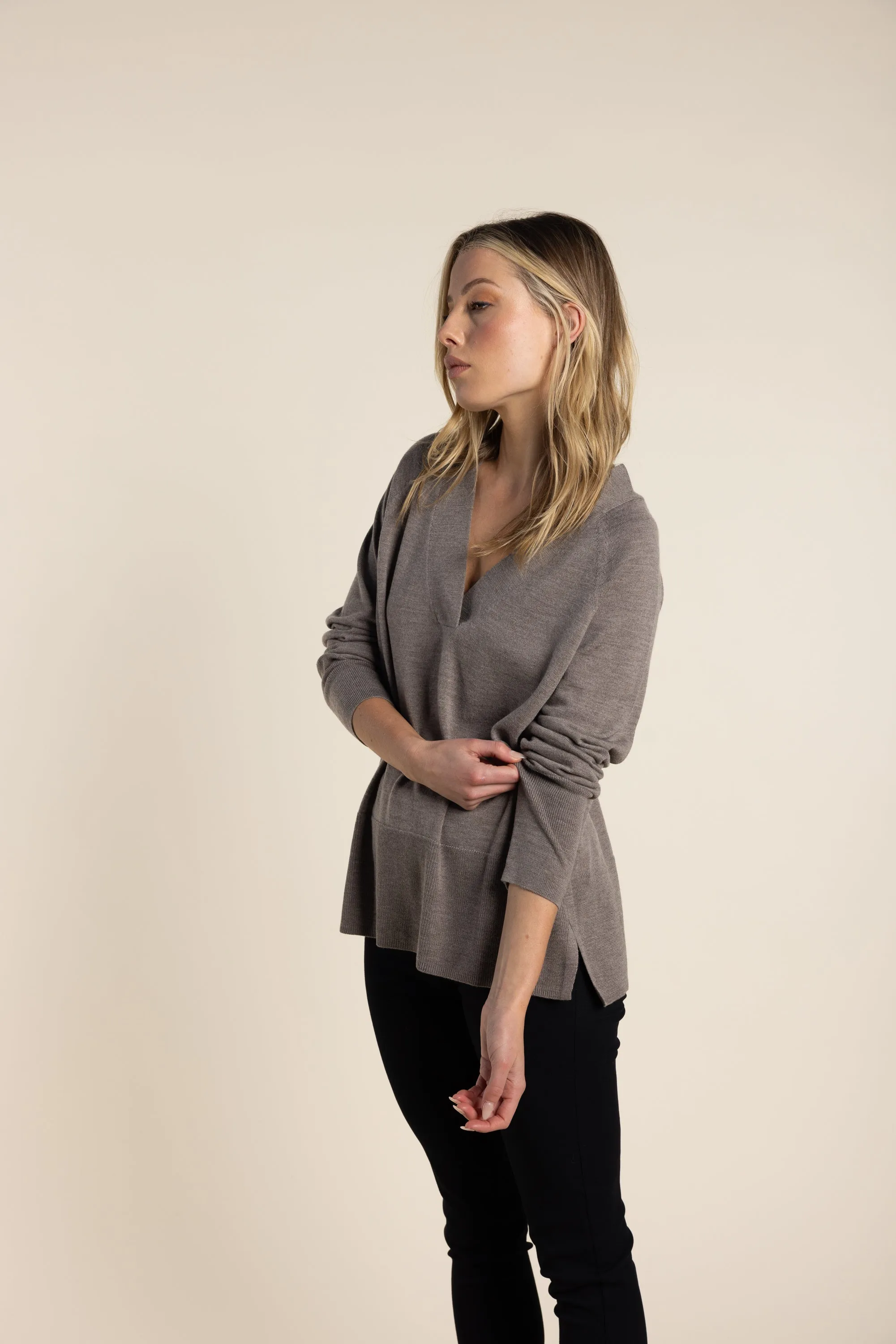 2723 merino v neck
