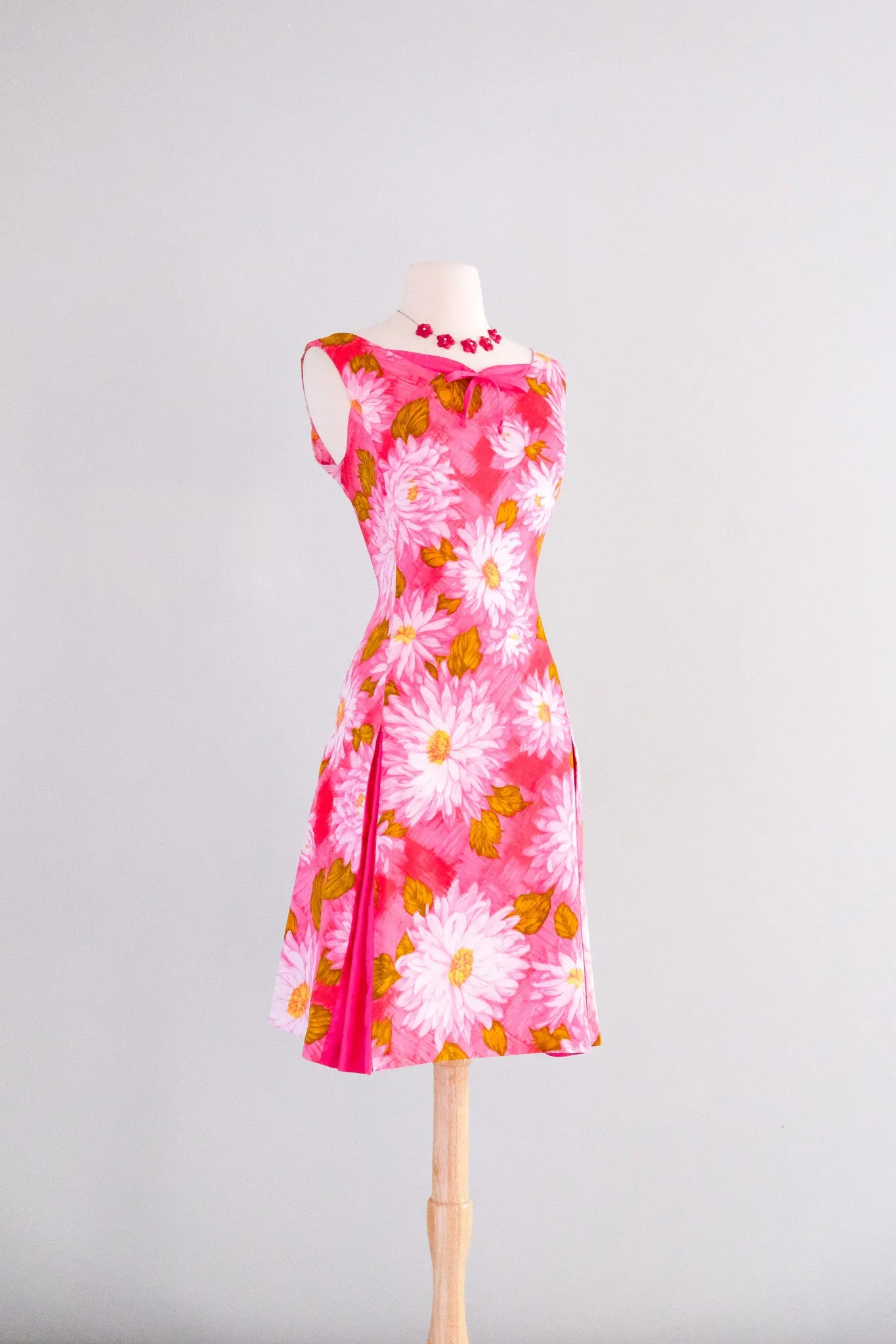 Amazing 1960's HOT PINK Chrysanthemum Hawaiian Dress / Sz M