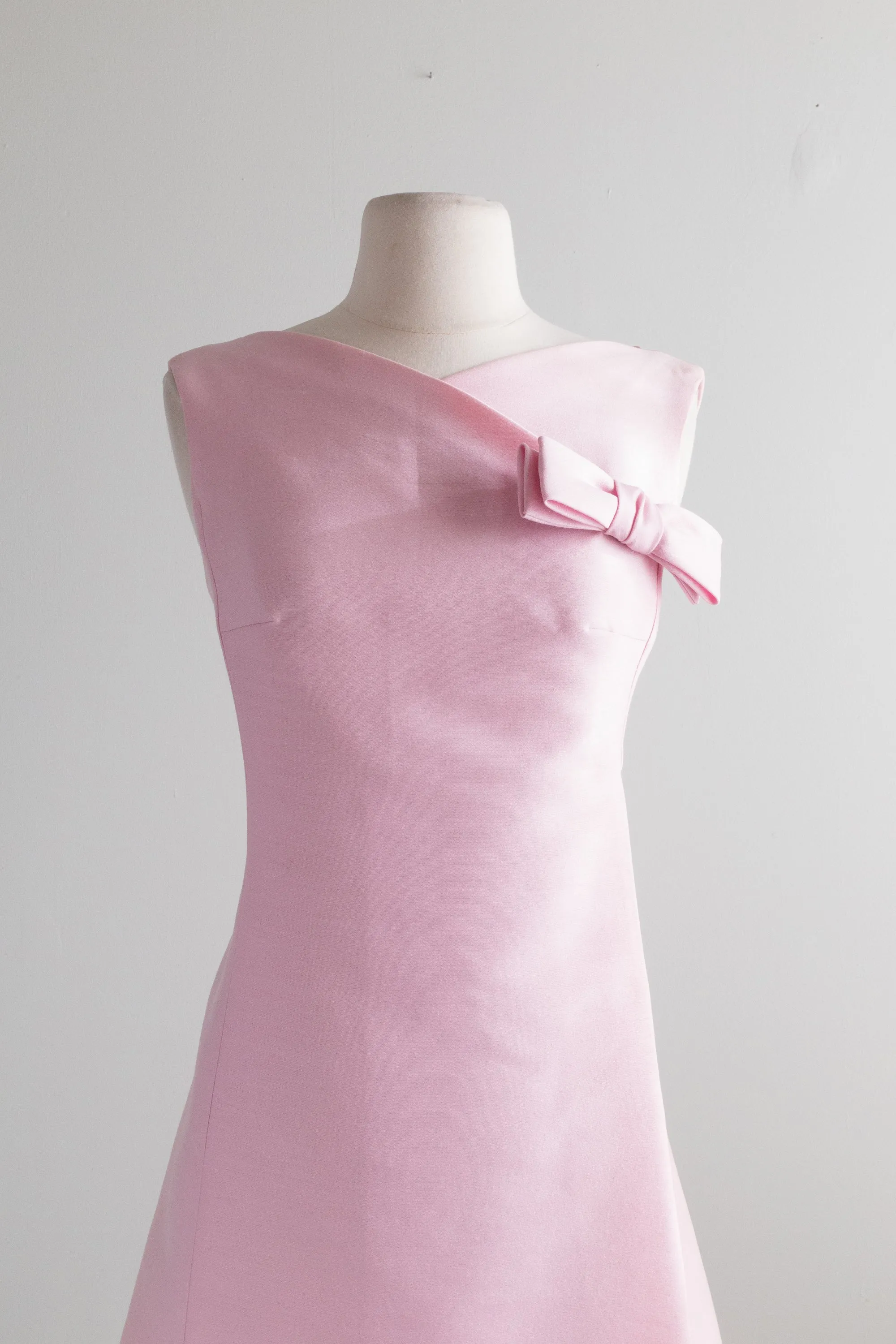 Darling 1960's Pink Silk Shift Dress With Bow and Buttons / Small
