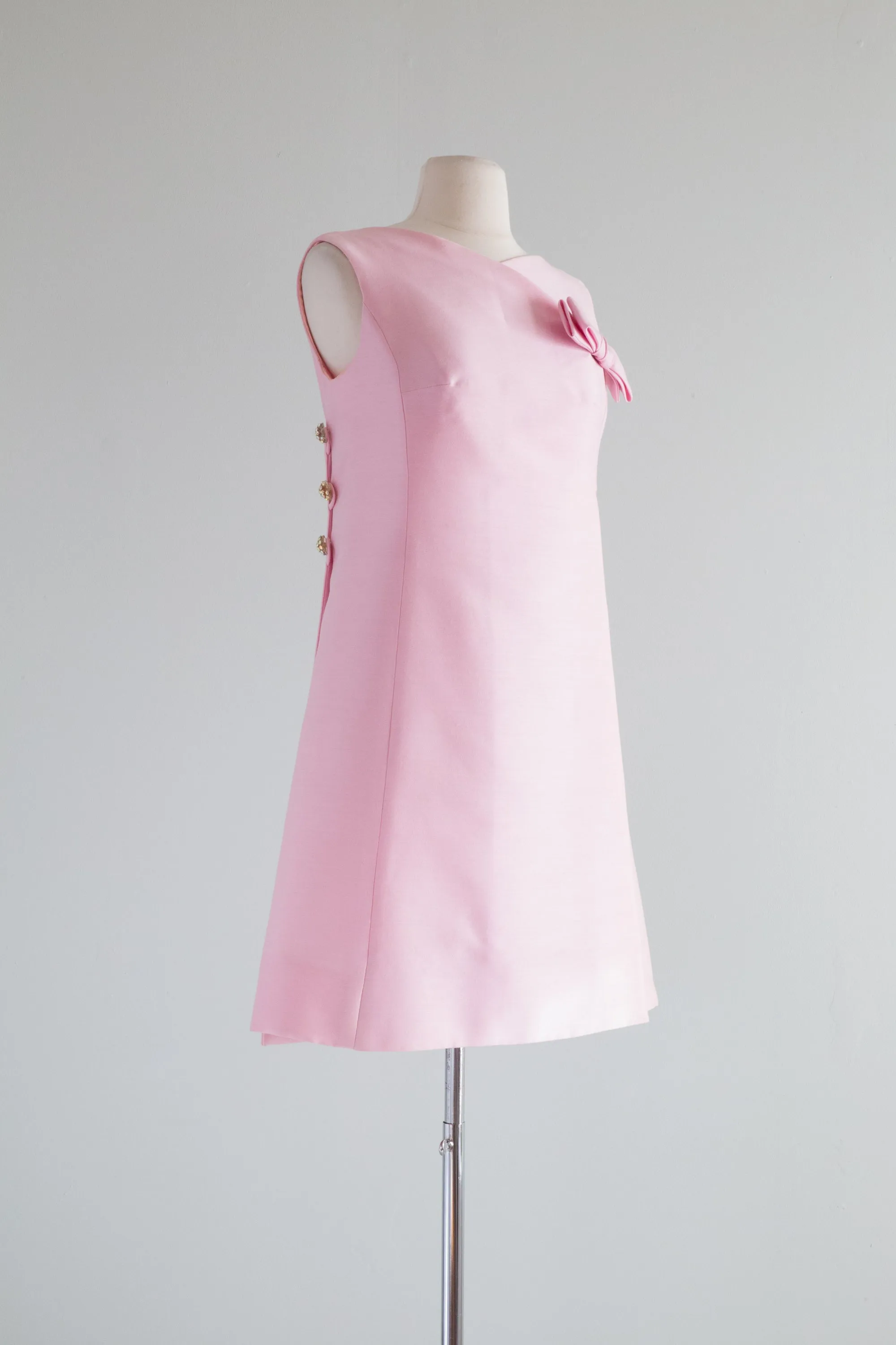 Darling 1960's Pink Silk Shift Dress With Bow and Buttons / Small
